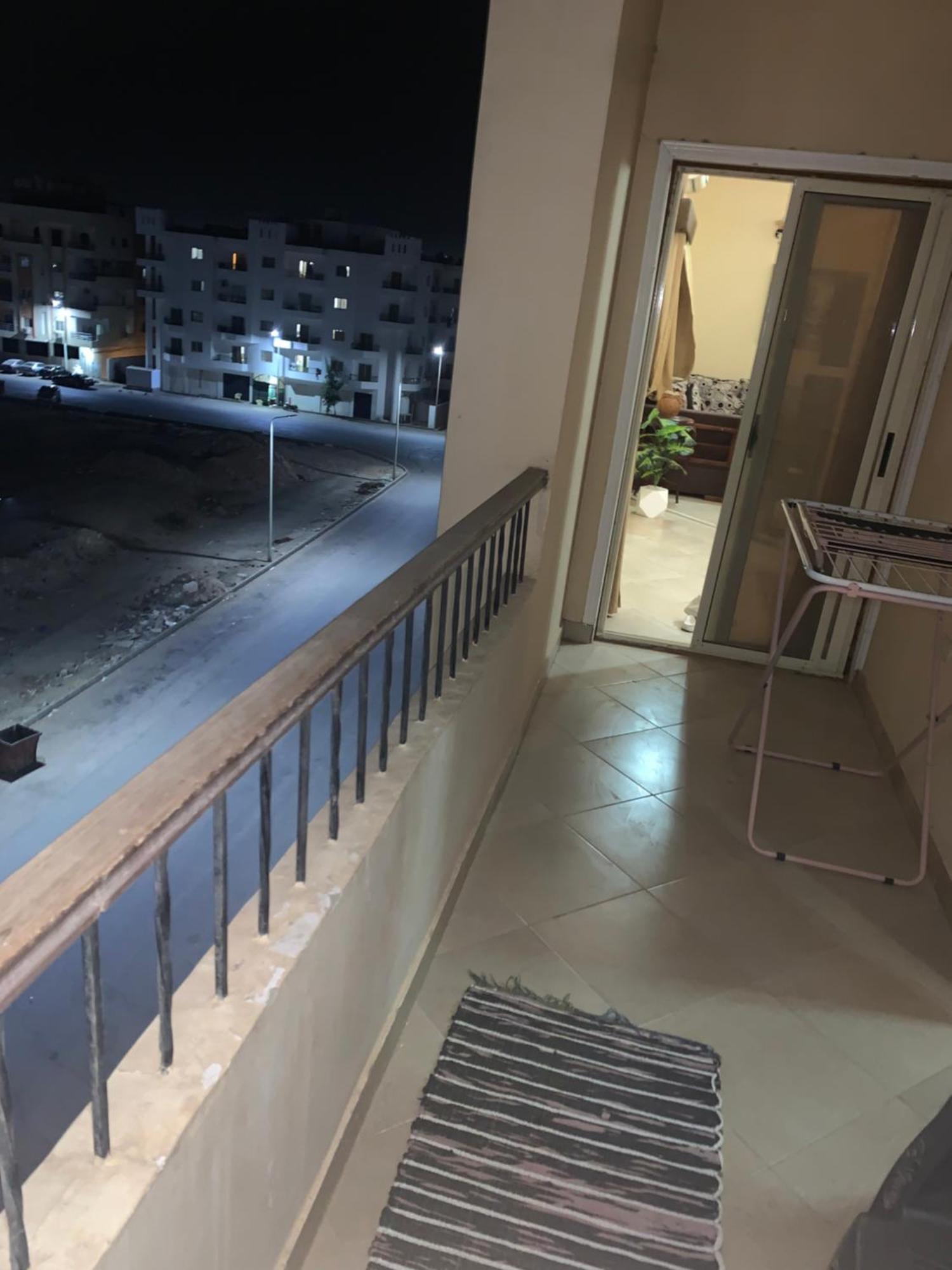 شقة سكنية ذات طابع عائلى متميز بها كافة الامكانيات من فلتر ماء وواى فاى Appartement Hurghada Buitenkant foto